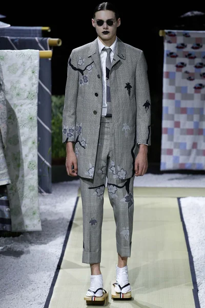 Look 10